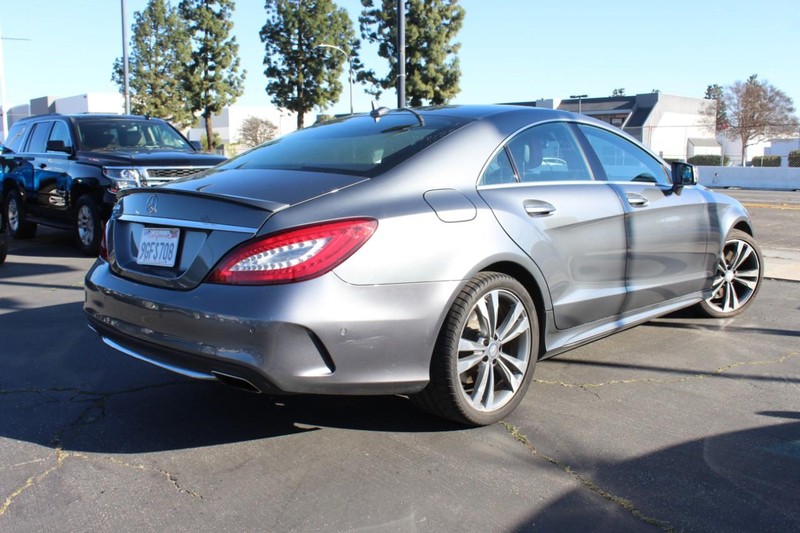 Mercedes-Benz CLS Vehicle Full-screen Gallery Image 04