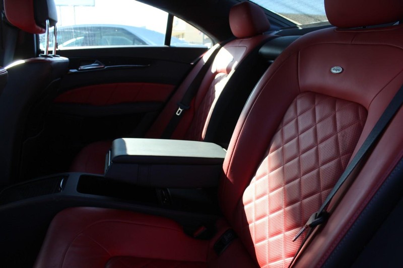 Mercedes-Benz CLS Vehicle Full-screen Gallery Image 06