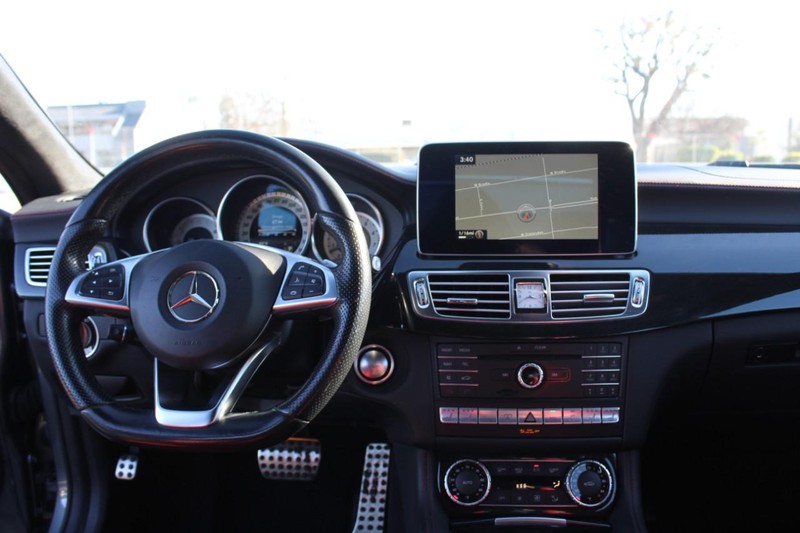 Mercedes-Benz CLS Vehicle Full-screen Gallery Image 07