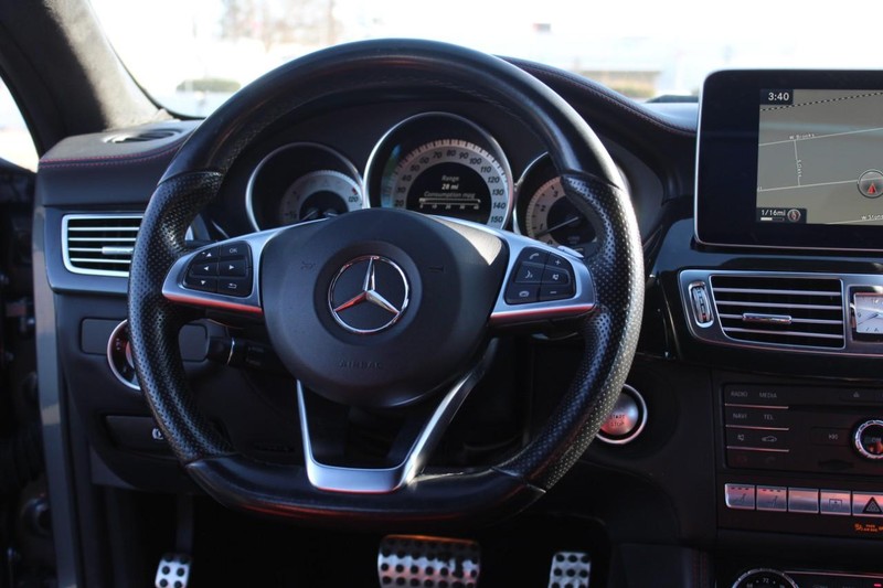 Mercedes-Benz CLS Vehicle Full-screen Gallery Image 08