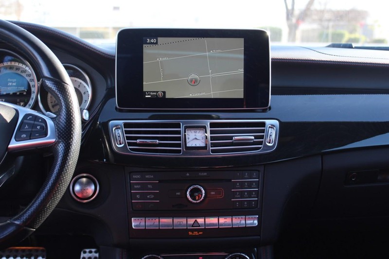 Mercedes-Benz CLS Vehicle Full-screen Gallery Image 09