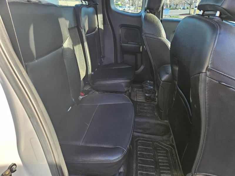 Ford Ranger Vehicle Full-screen Gallery Image 16