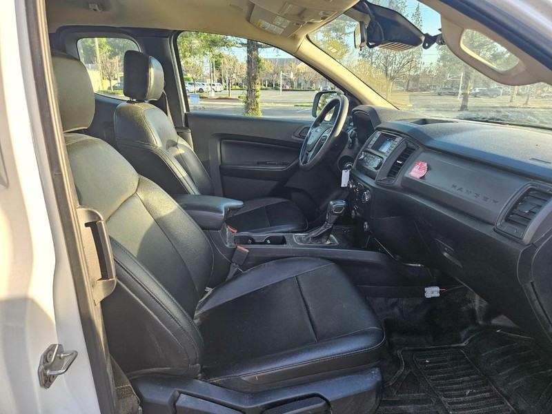 Ford Ranger Vehicle Full-screen Gallery Image 18