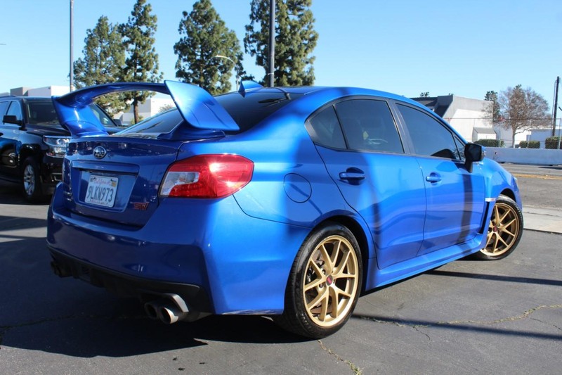 Subaru WRX STI Vehicle Full-screen Gallery Image 04