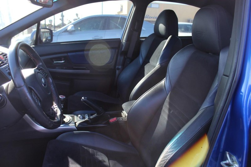 Subaru WRX STI Vehicle Full-screen Gallery Image 05