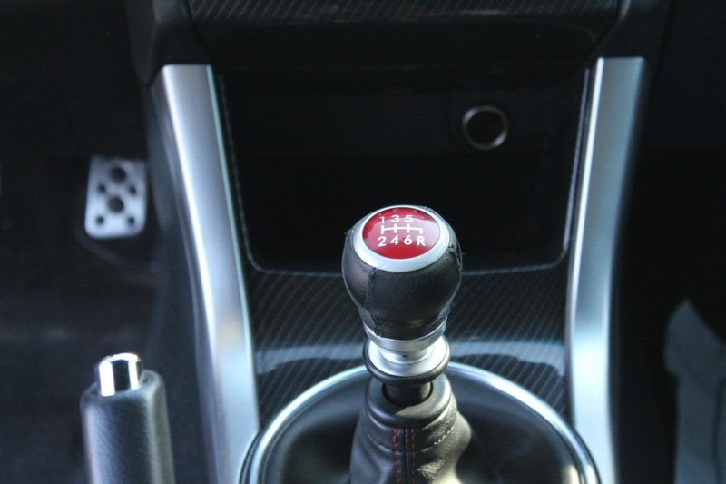 Subaru WRX STI Vehicle Full-screen Gallery Image 09