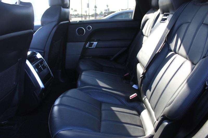 Land Rover Range Rover Sport Vehicle Full-screen Gallery Image 06