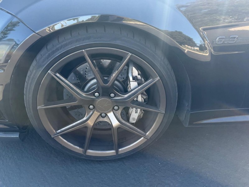 Mercedes-Benz C-Class Vehicle Full-screen Gallery Image 07