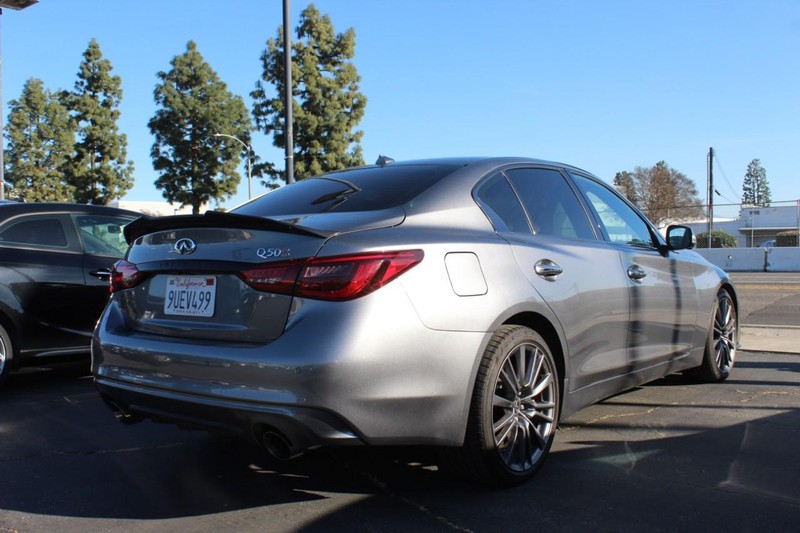INFINITI Q50 Vehicle Full-screen Gallery Image 03