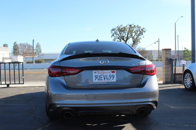 INFINITI Q50 Vehicle Full-screen Gallery Image 06