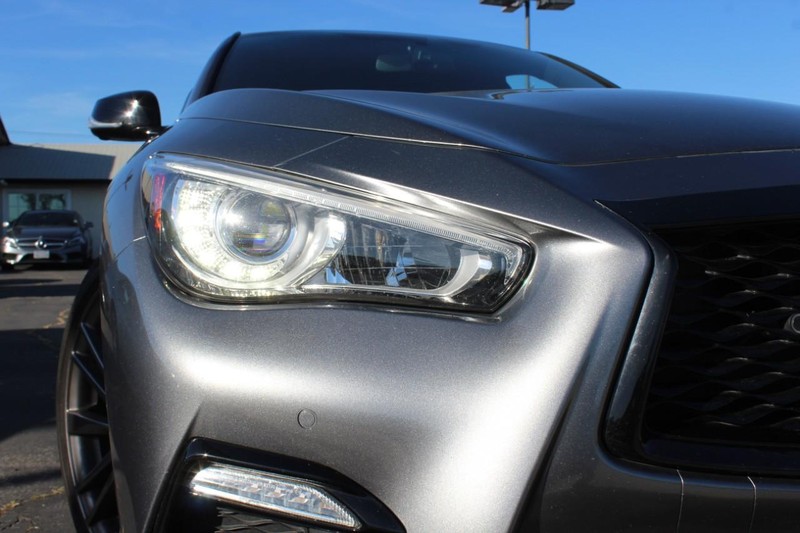 INFINITI Q50 Vehicle Full-screen Gallery Image 08