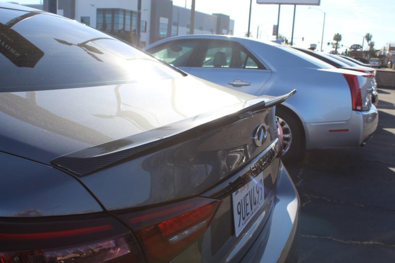 INFINITI Q50 Vehicle Full-screen Gallery Image 09