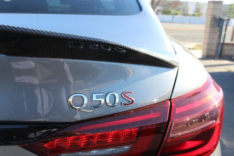 INFINITI Q50 Vehicle Full-screen Gallery Image 10