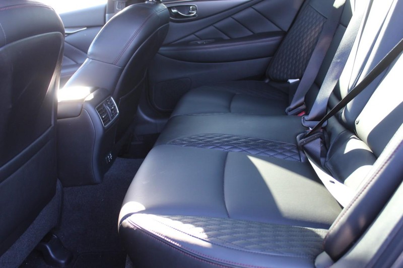 INFINITI Q50 Vehicle Full-screen Gallery Image 11