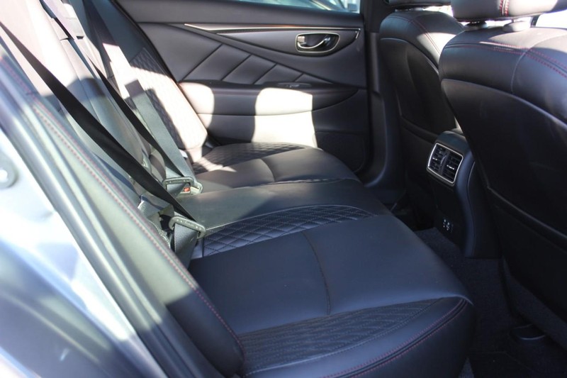 INFINITI Q50 Vehicle Full-screen Gallery Image 12
