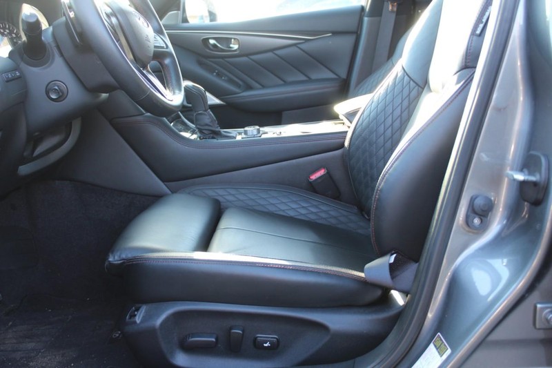 INFINITI Q50 Vehicle Full-screen Gallery Image 14