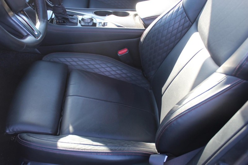 INFINITI Q50 Vehicle Full-screen Gallery Image 15