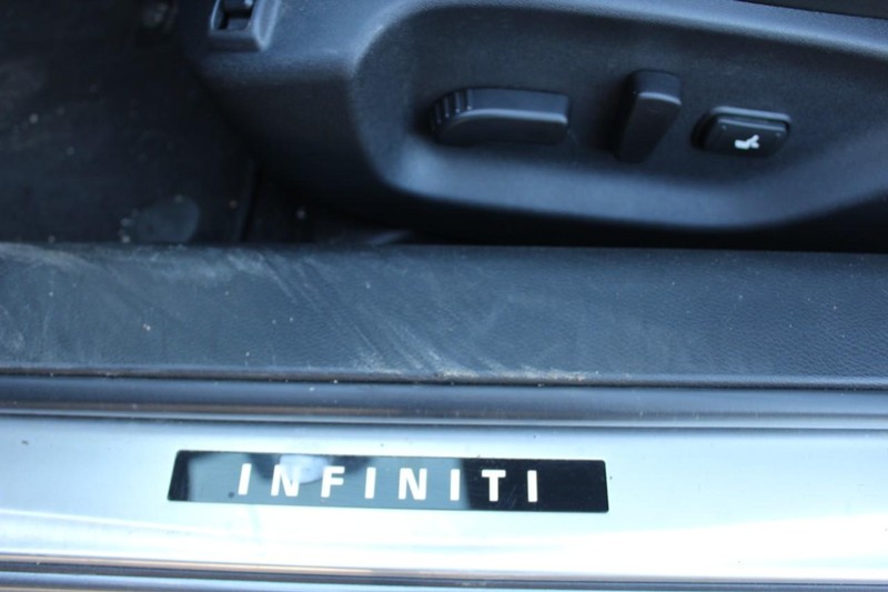 INFINITI Q50 Vehicle Full-screen Gallery Image 16