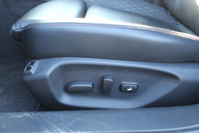 INFINITI Q50 Vehicle Full-screen Gallery Image 17