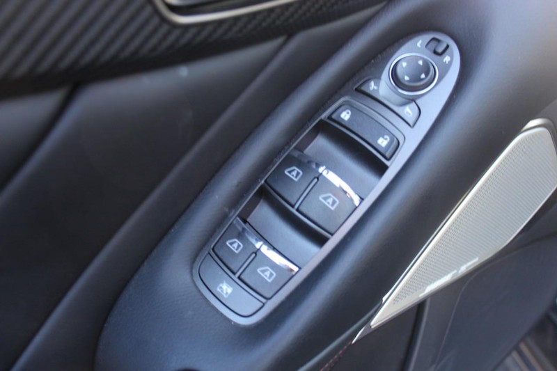 INFINITI Q50 Vehicle Full-screen Gallery Image 18