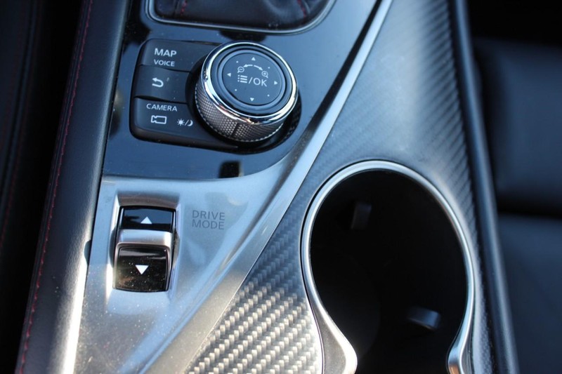 INFINITI Q50 Vehicle Full-screen Gallery Image 19