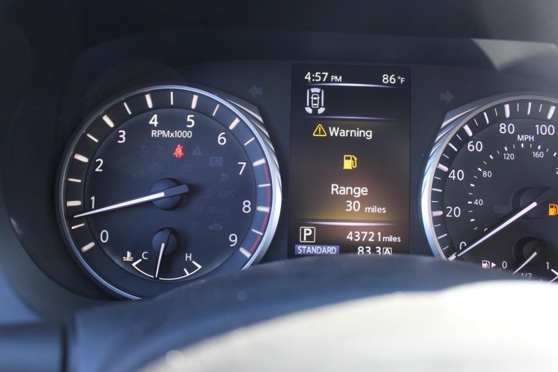 INFINITI Q50 Vehicle Full-screen Gallery Image 23