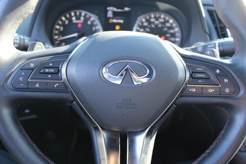 INFINITI Q50 Vehicle Full-screen Gallery Image 28