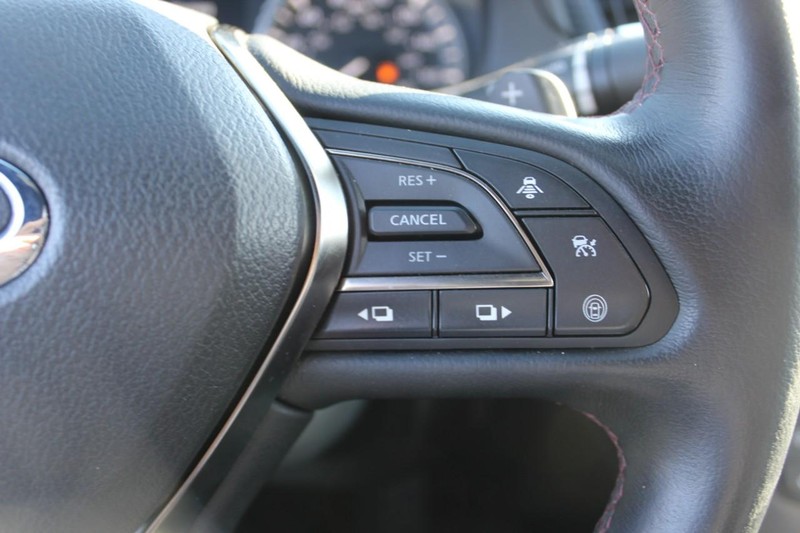 INFINITI Q50 Vehicle Full-screen Gallery Image 29