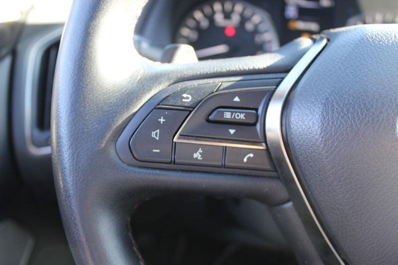 INFINITI Q50 Vehicle Full-screen Gallery Image 30