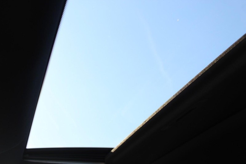 INFINITI Q50 Vehicle Full-screen Gallery Image 32