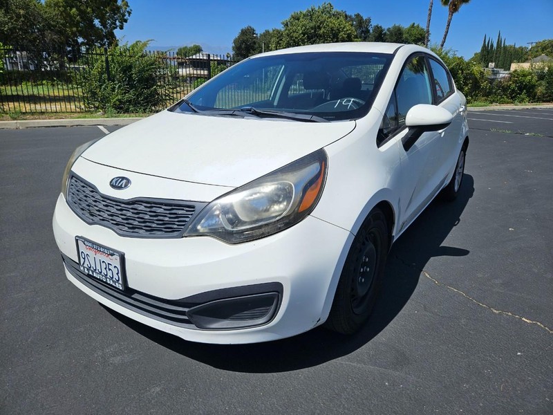 Kia Rio Vehicle Full-screen Gallery Image 01