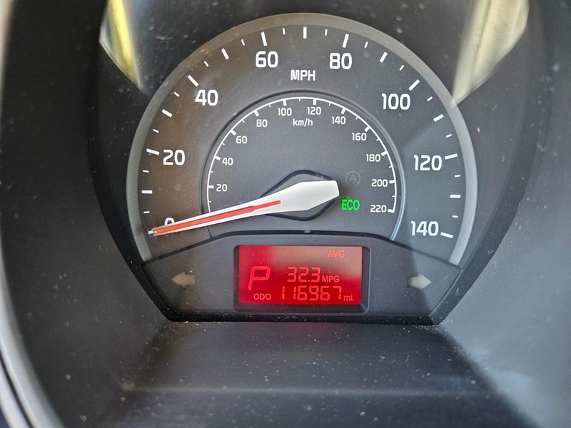 Kia Rio Vehicle Full-screen Gallery Image 10