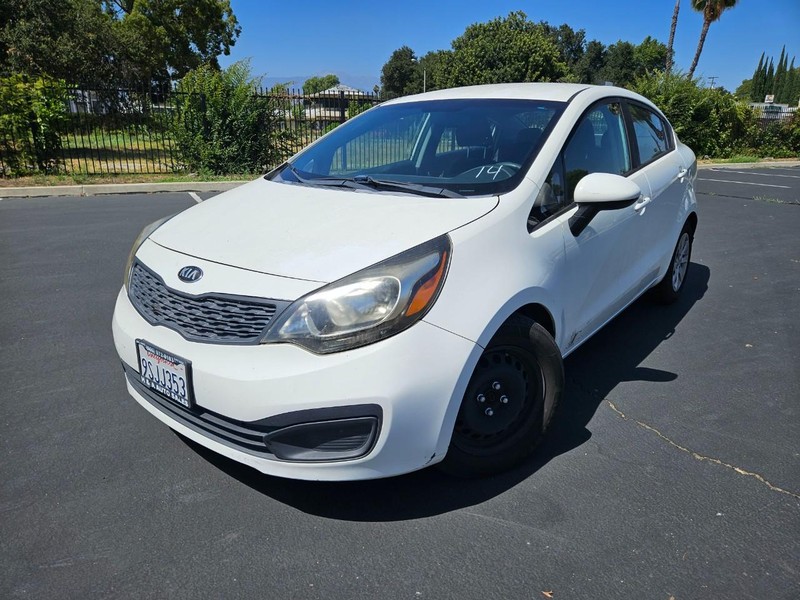 Kia Rio Vehicle Full-screen Gallery Image 17