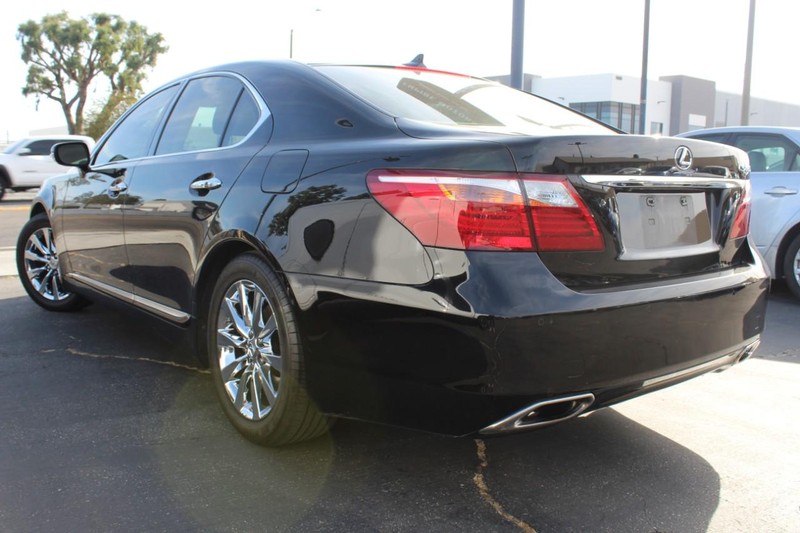 Lexus LS 460 Vehicle Full-screen Gallery Image 04