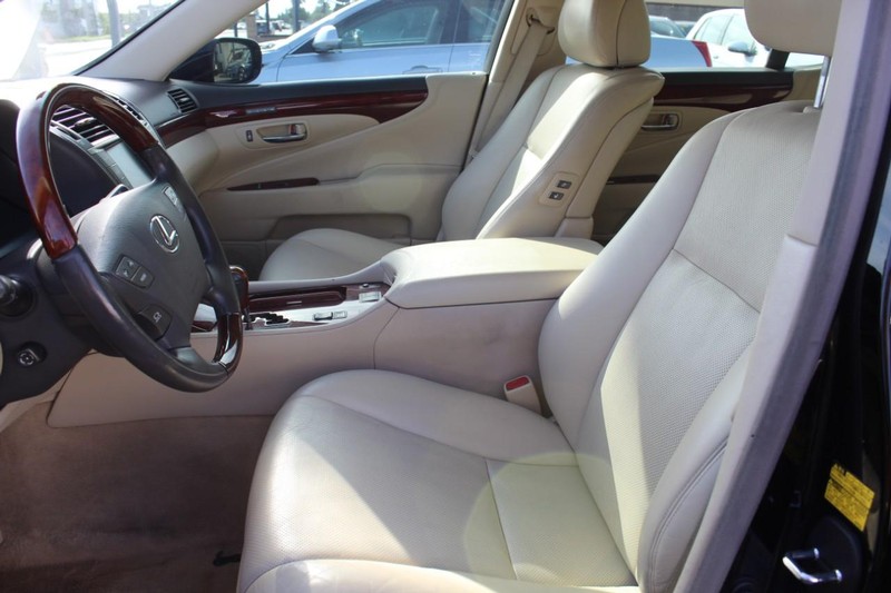 Lexus LS 460 Vehicle Full-screen Gallery Image 06