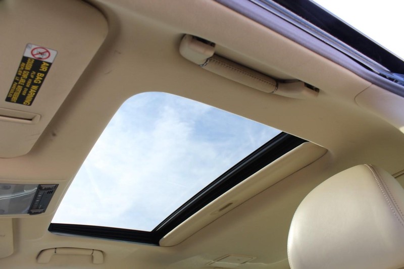 Lexus LS 460 Vehicle Full-screen Gallery Image 07