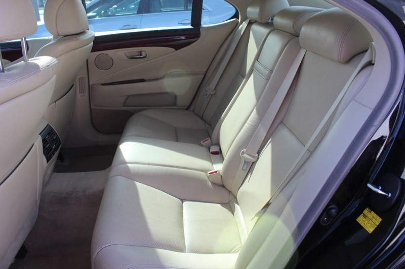 Lexus LS 460 Vehicle Full-screen Gallery Image 08