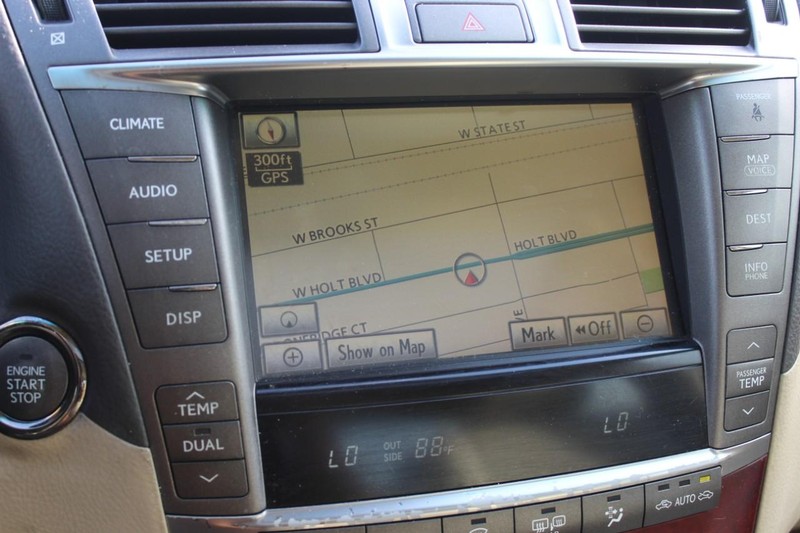 Lexus LS 460 Vehicle Full-screen Gallery Image 12