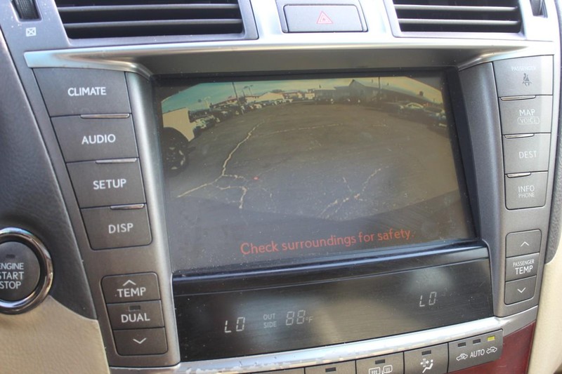 Lexus LS 460 Vehicle Full-screen Gallery Image 13