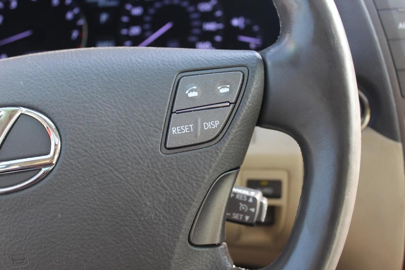 Lexus LS 460 Vehicle Full-screen Gallery Image 16