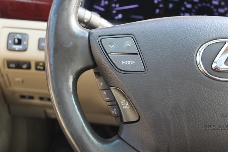 Lexus LS 460 Vehicle Full-screen Gallery Image 17