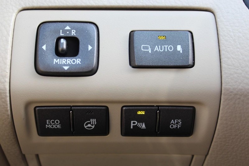 Lexus LS 460 Vehicle Full-screen Gallery Image 19