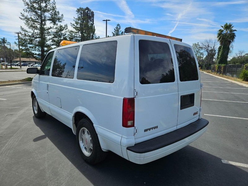 GMC Safari Passenger Vehicle Full-screen Gallery Image 03