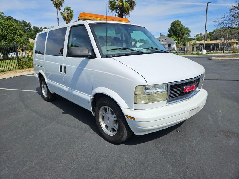 GMC Safari Passenger Vehicle Full-screen Gallery Image 07