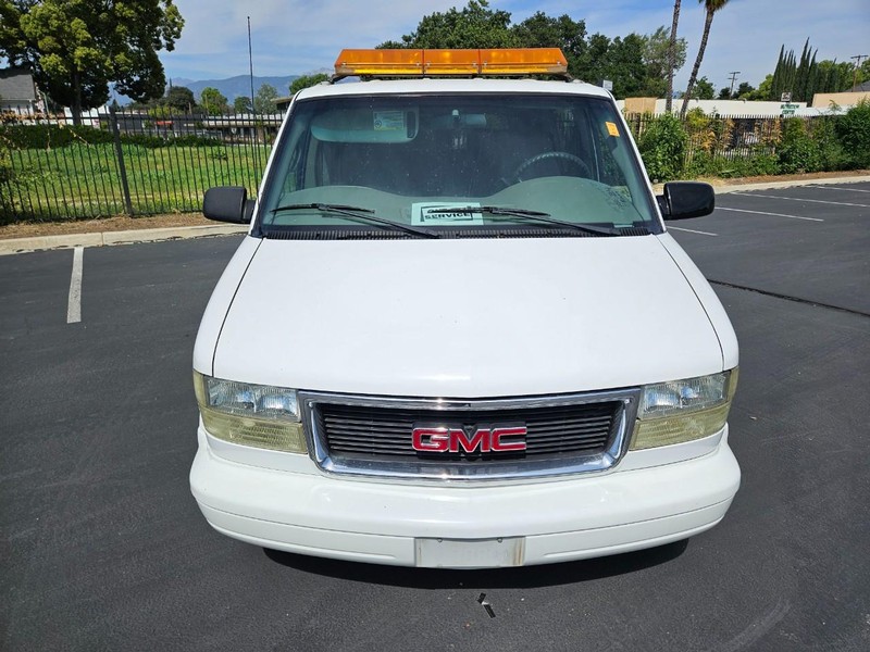 GMC Safari Passenger Vehicle Full-screen Gallery Image 08
