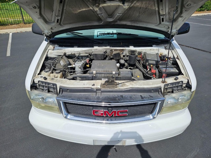 GMC Safari Passenger Vehicle Full-screen Gallery Image 16