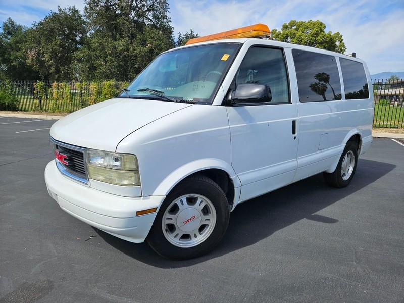 GMC Safari Passenger Vehicle Full-screen Gallery Image 17