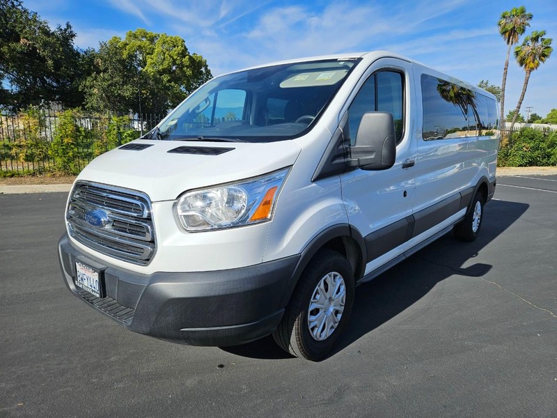 Ford Transit Passenger Wagon Vehicle Full-screen Gallery Image 02
