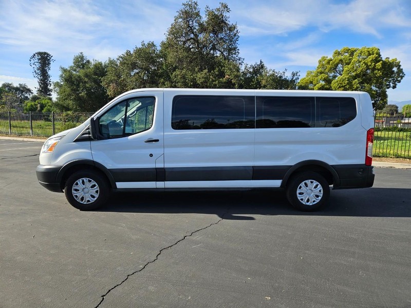 Ford Transit Passenger Wagon Vehicle Full-screen Gallery Image 03