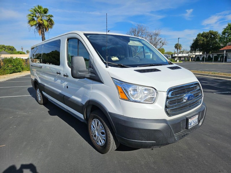 Ford Transit Passenger Wagon Vehicle Full-screen Gallery Image 08